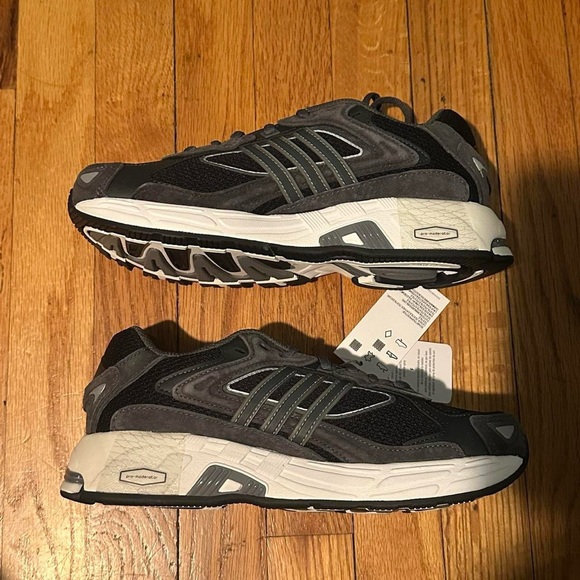 NIB adidas Response CL sneakers - Picture 4 of 8